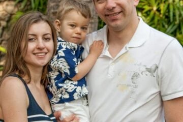 Natasha and her family with a palm tree behind them