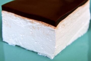 What I love about this Ptichye Moloko recipe (Bird's Milk) is the texture; a mousse-like creamy base and a thin velvety layer of coco loveliness.