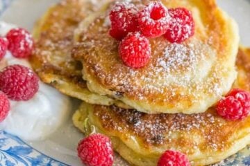 You must try these simple yet delicious Ukrainian syrniki with Farmer's cheese. They known as tvorog pancakes. Soft on the inside, golden outside. Yum!