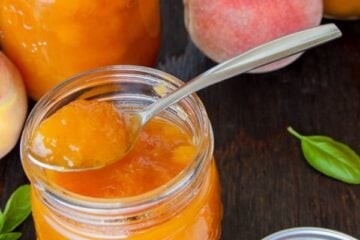 How to make peach preserves - just 3 ingredients: peaches, sugar, lemon juice! No pectin required in this peach jam recipe! Make your own peach preserves.