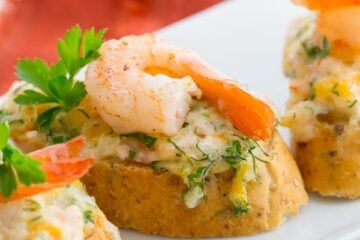 These shrimp and cheese canapes are a keeper; uber delicious and so easy to make. The shrimp spread on these tea sandwiches is perfect.