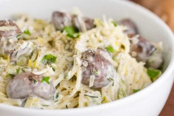 This Creamy Mushroom and Leek Pasta is scrumptious. Leeks add color and fantastic flavor. It was really, really good and it re-heats really well!