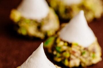 These Meringue Acorns are a real show stopper and taste heavenly. Vanilla meringue surrounded by melted chocolate truffles and covered with salty nuttiness | natashaskitchen.com