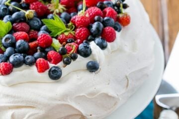 A step-by-step guide to master the pavlova; a simple and beautiful special occasion cake from @natashaskitchen