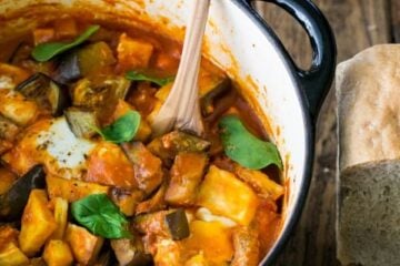 Traditional Israeli Shakshuka Recipe. This will blow your tastebuds! @natashaskitchen