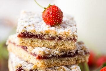 Strawberry cookie bars (tertiy pirog) from @natashaskitchen