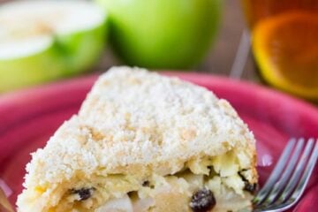 This is a simple and scrumptious country apple crumb cake. It's perfect with tea or coffee and can be completed in 1 hour start to finish.