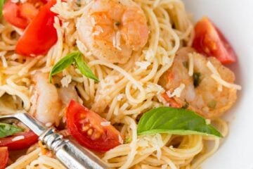 Spaghetti with Shrimp in a creamy tomato sauce. Excellent 30-minute meal! @natashaskitchen