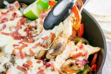 Chicken and Mushroom Fajitas - A Copycat Recipe for Chilis Restaurant Chicken Fajitas. So GOOD!! @natashaskitchen