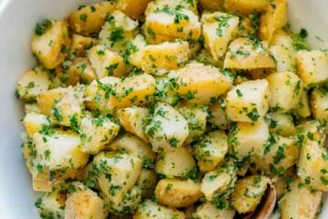 The BEST potatoes recipe is the simplest. Company potatoes always get compliments! The parsley and butter really bring out the flavor of yukon potatoes | natashaskitchen.com