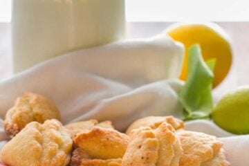 These cottage cheese cookies are lightly sweet, crisp and crumbly. They are just right with a hot cup of tea, coffee or just enjoy them with milk.