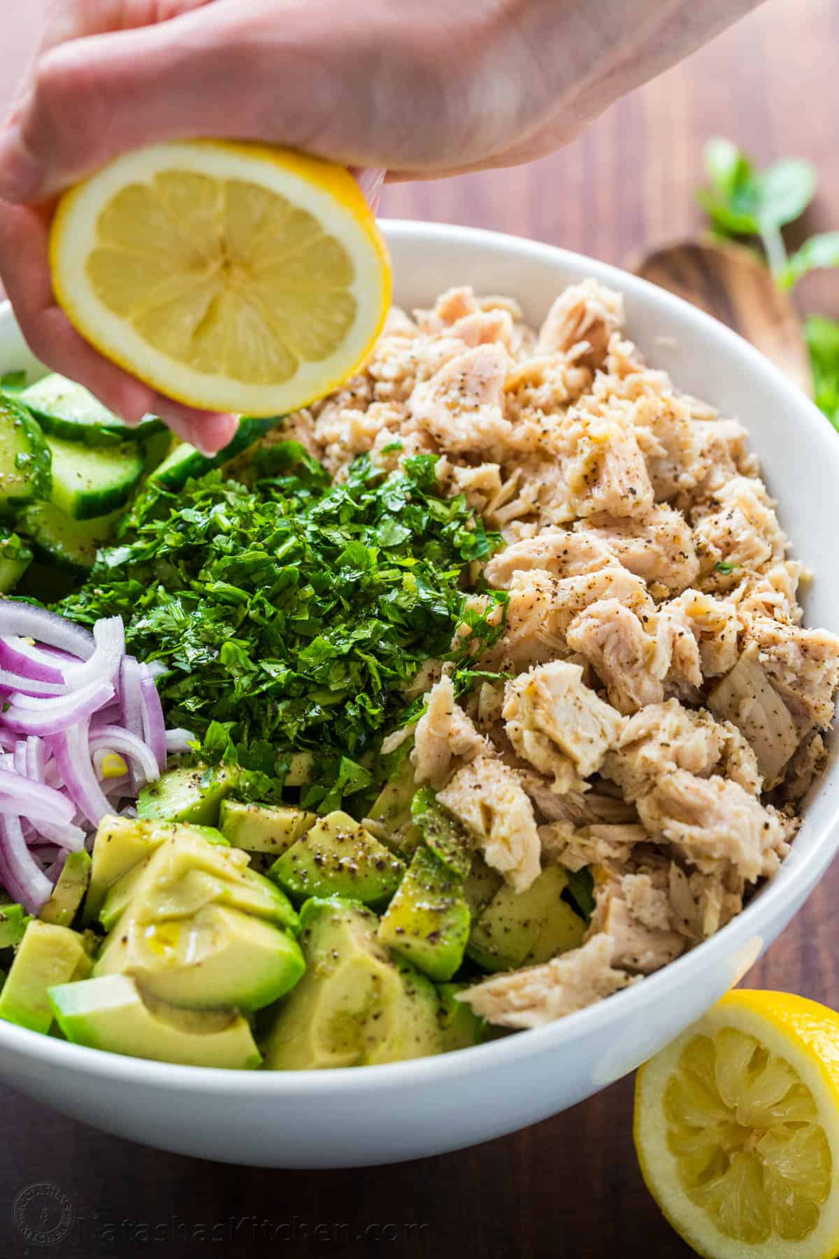This Avocado Tuna Salad has incredible fresh flavor. It' is a high-protein salad and the avocado adds creaminess without any mayo. squeezing fresh lemon for dressing the avocado tuna salad