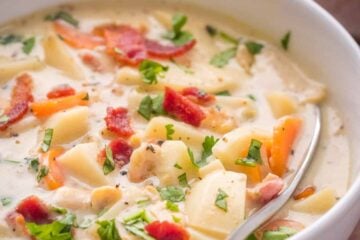 Clam chowder in bowl