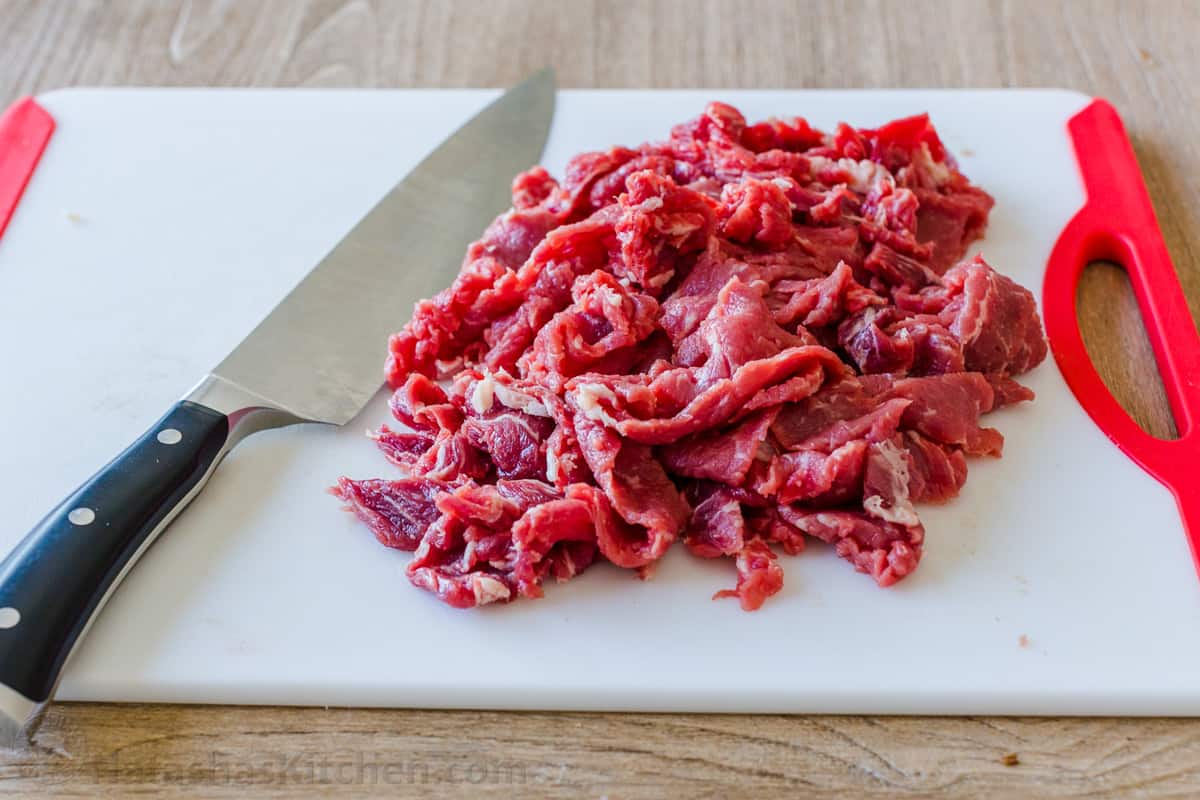 Thinly slicing beef for cheesesteak sandwiches How to thinly slice beef for Philly cheesesteak