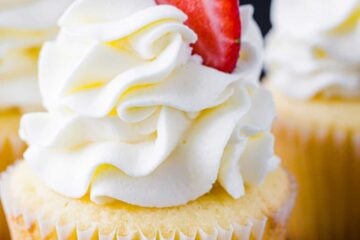 Cupcake with Vanilla Cupcake Frosting
