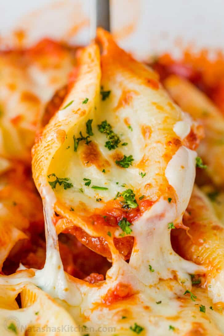 Cheesy Pasta-Stuffed Shells