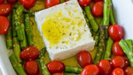 Baked feta and tomatoes pasta