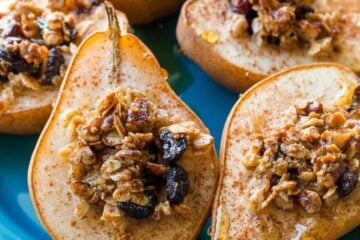 Baked pears stuffed with oats, pecans