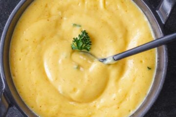 hollandaise sauce in serving dish