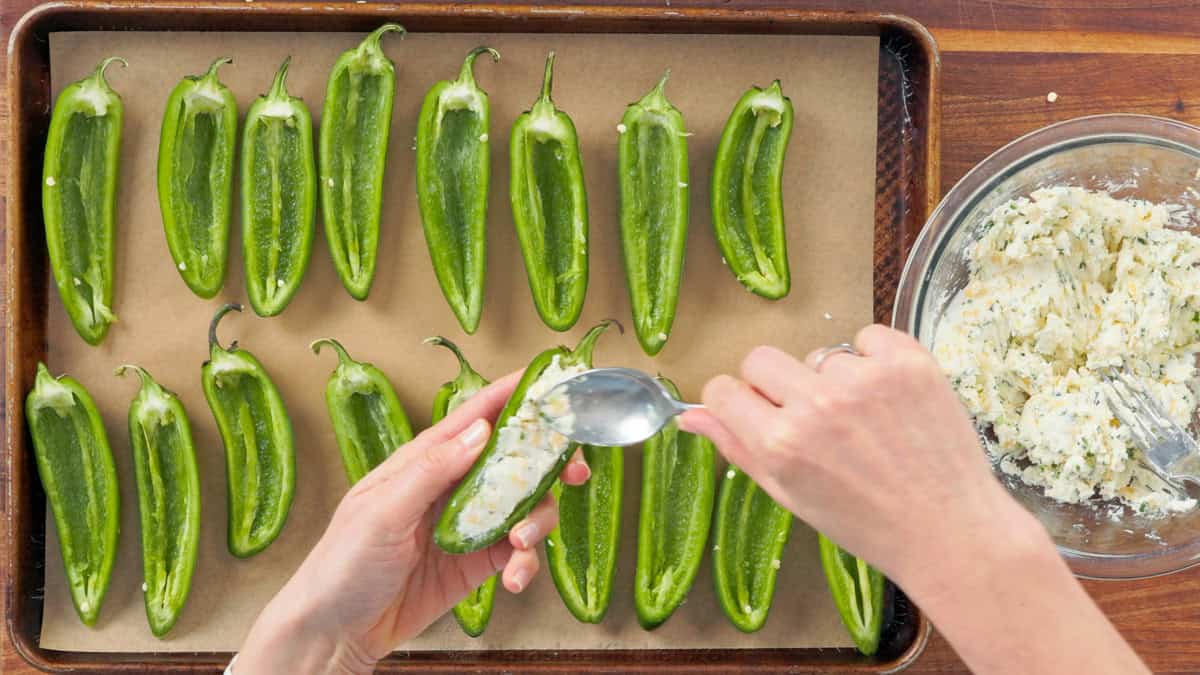 This easy Jalapeno popper recipe is delicious, with a cheesy filling and crisp bacon crumb topping. This crowd-pleasing appetizer goes fast! stuffing a jalapeno popper