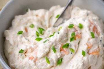 The best Smoked Salmon Dip Recipe with cream cheese, lemon juice, chives, and smoked salmon