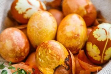 How to dye Easter eggs using onion skins