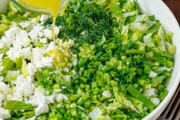 How to drizzle maroulosalata dressing over greens