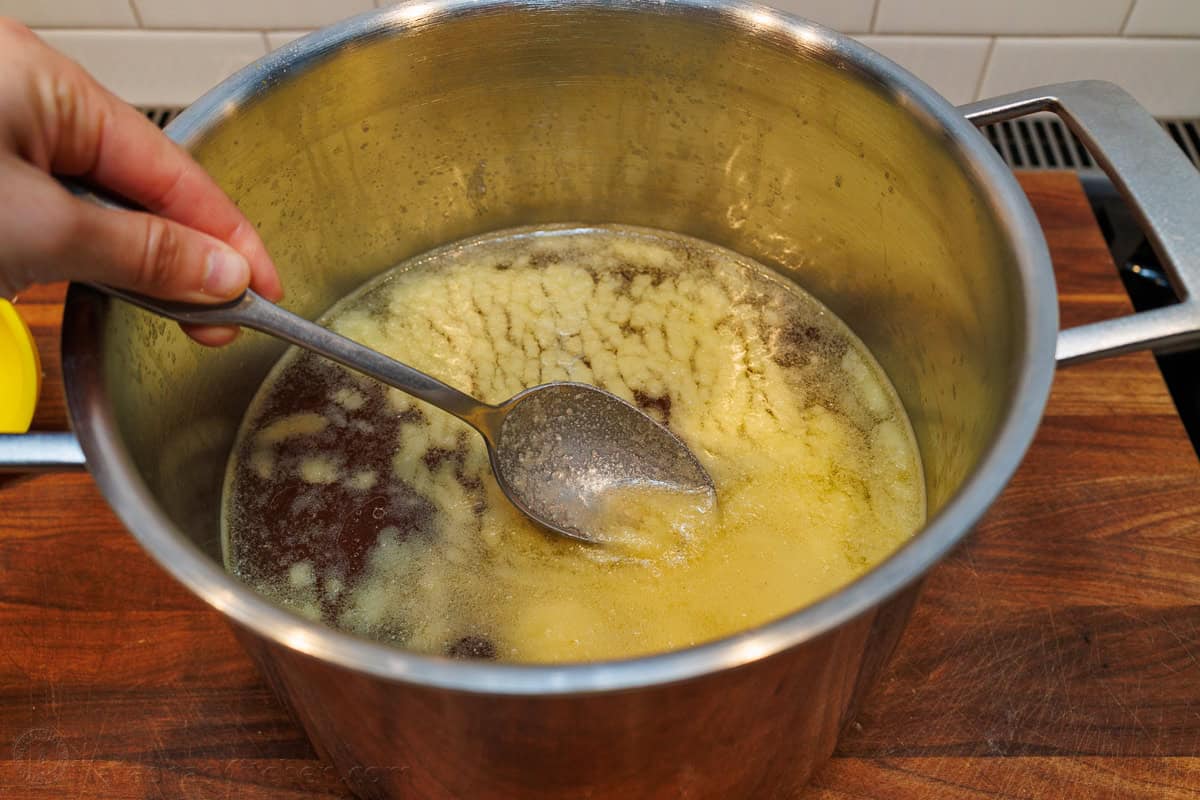 How to skim fat from stock Skimming fat from beef stock