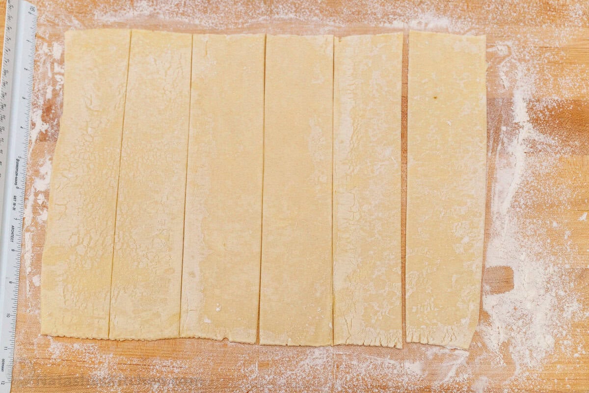 How to cut puff pastry into strips