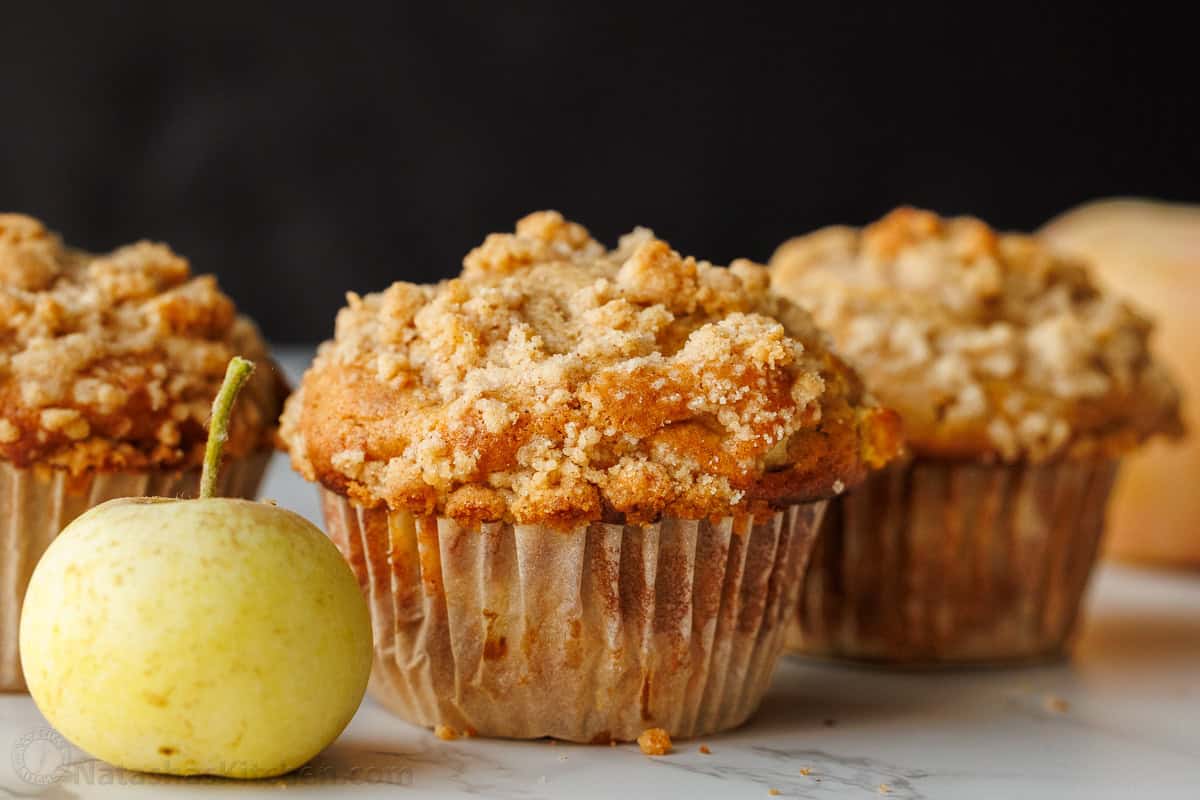 Bakery-Style Apple muffins with crumb topping
