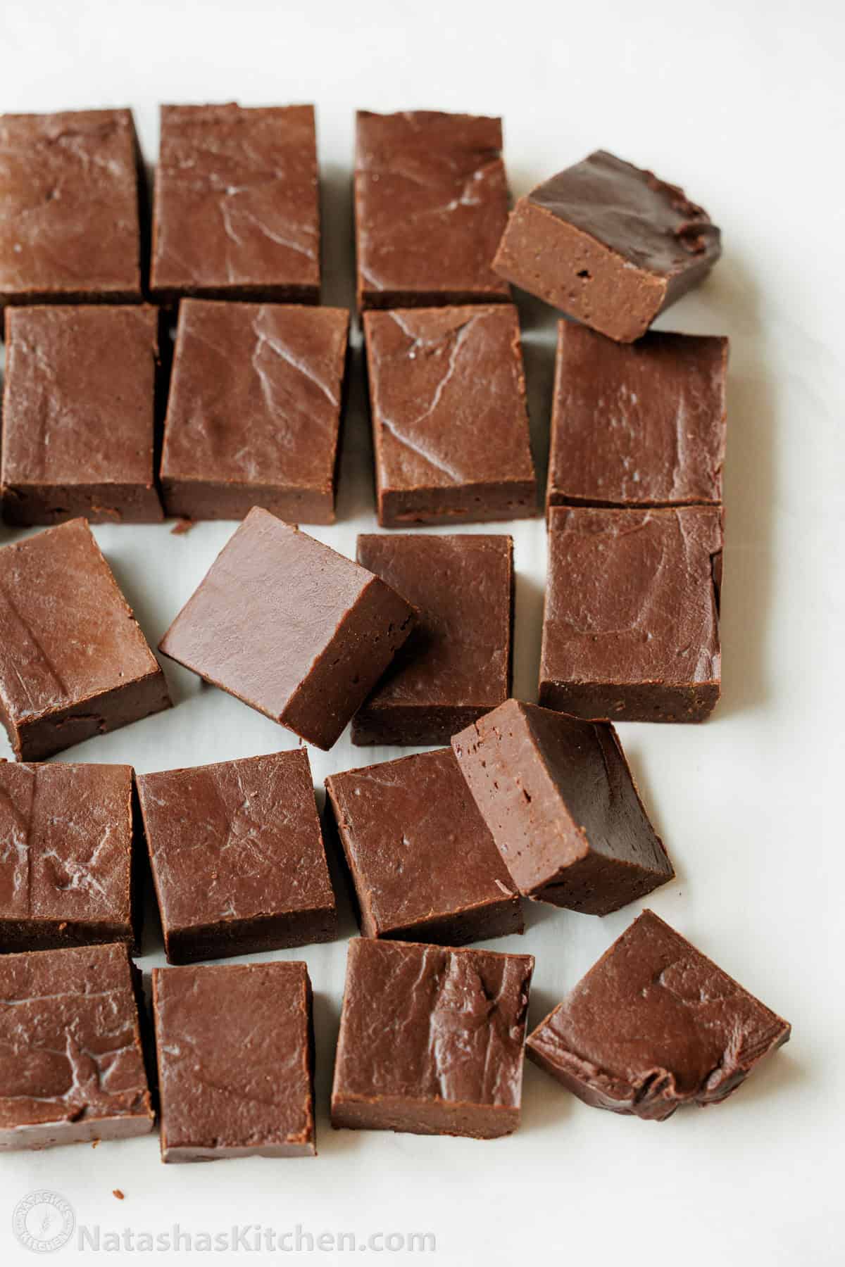 How to cut chocolate fudge into small squares for serving