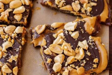 Date snickers cut into servings