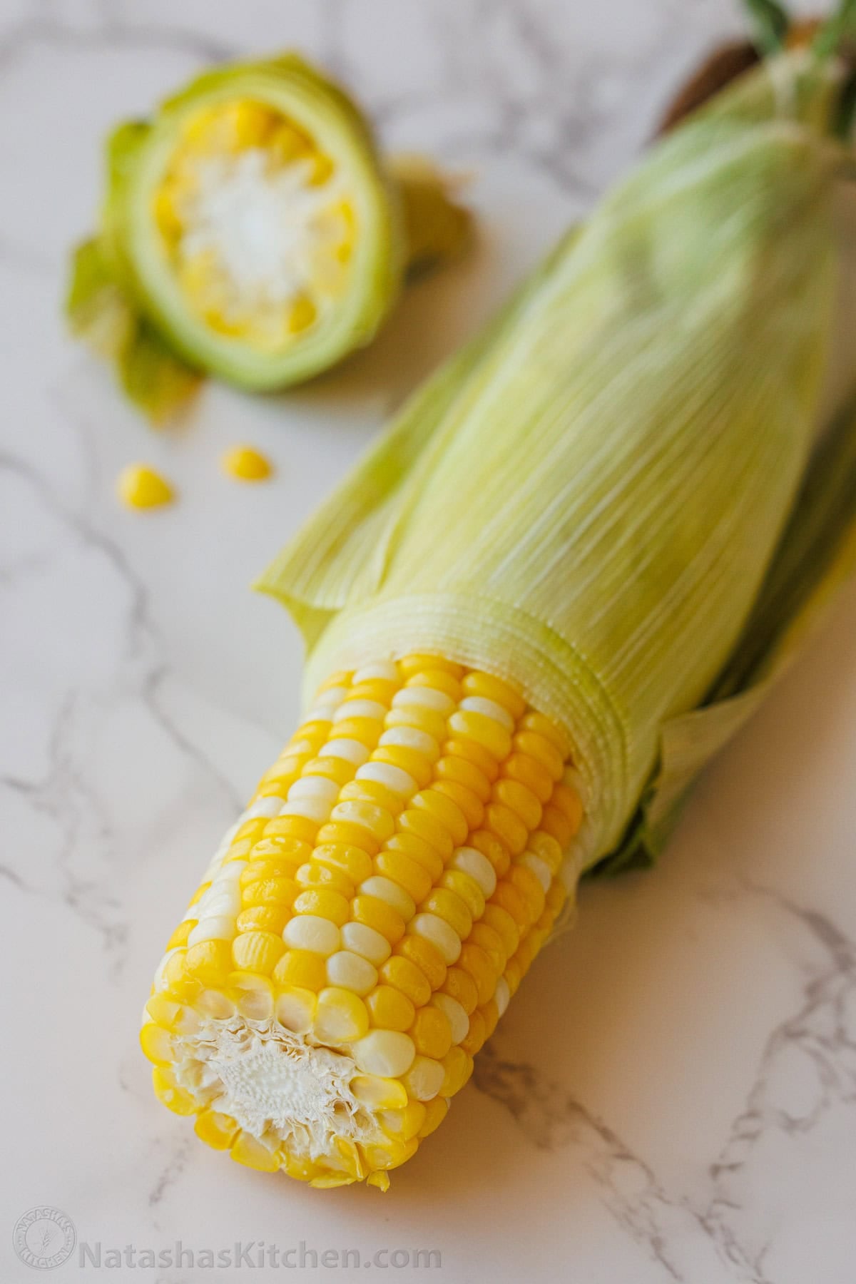 Learn how to microwave corn on the cob in the husk for sweet, juicy kernels in minutes—no shucking or boiling water needed. clean corn on the cob cooked in the microwave slides out of the husk