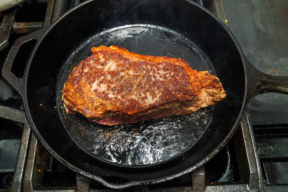 Steak Salad recipe with easy pan-seared steak, crisp veggies, creamy avocado, and honey-lime dressing. Best high-protein dinner recipe! how to pan-sear steak in a cast iron pan