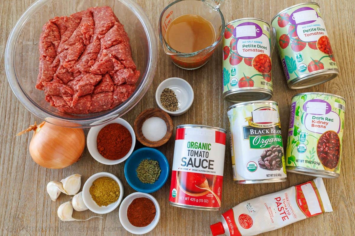 Ingredients for Instant Pot chili: ground beef, beef broth, canned diced tomatoes, black beans, kidney beans, tomato sauce, tomato paste, onion, garlic, salt and spices